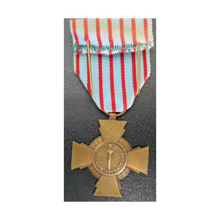 Croix du combattant en bronze  médaille ordre décoration 