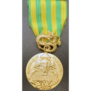Médaille commémorative d'Indochine en métal doré mat