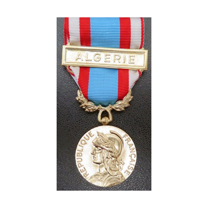 médaille opérations de sécurité et de maintien de l'ordre en Algérie