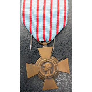 Croix du combattant en bronze  médaille ordre décoration 