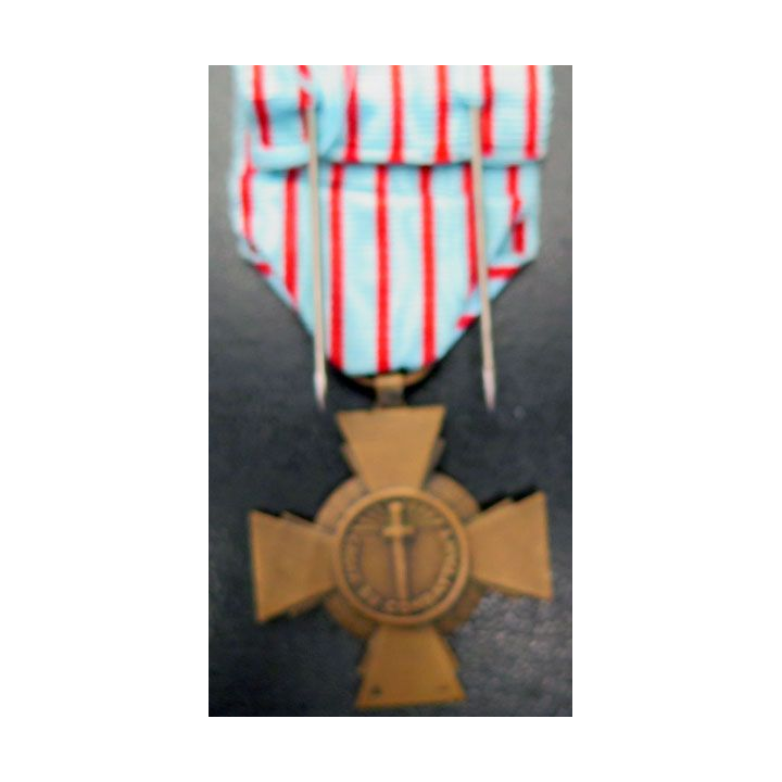Croix du combattant en bronze  médaille ordre décoration 