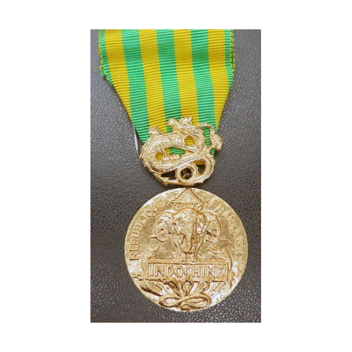Médaille commémorative d'Indochine en métal doré brillant