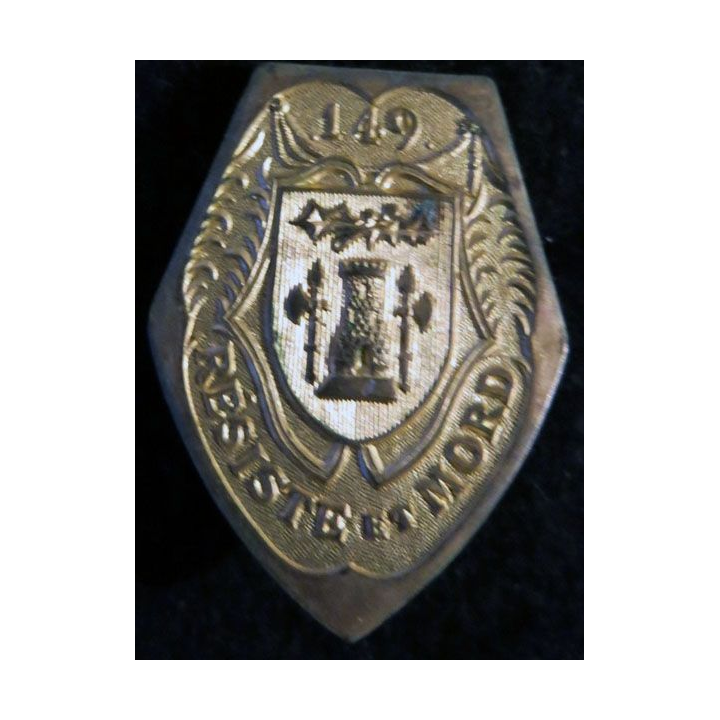 149° RI : insigne métallique du 149° régiment d'infanterie de fabrication non spécifiée en métal doré