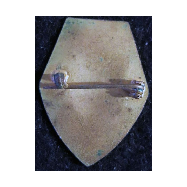 149° RI : insigne métallique du 149° régiment d'infanterie de fabrication non spécifiée en métal doré