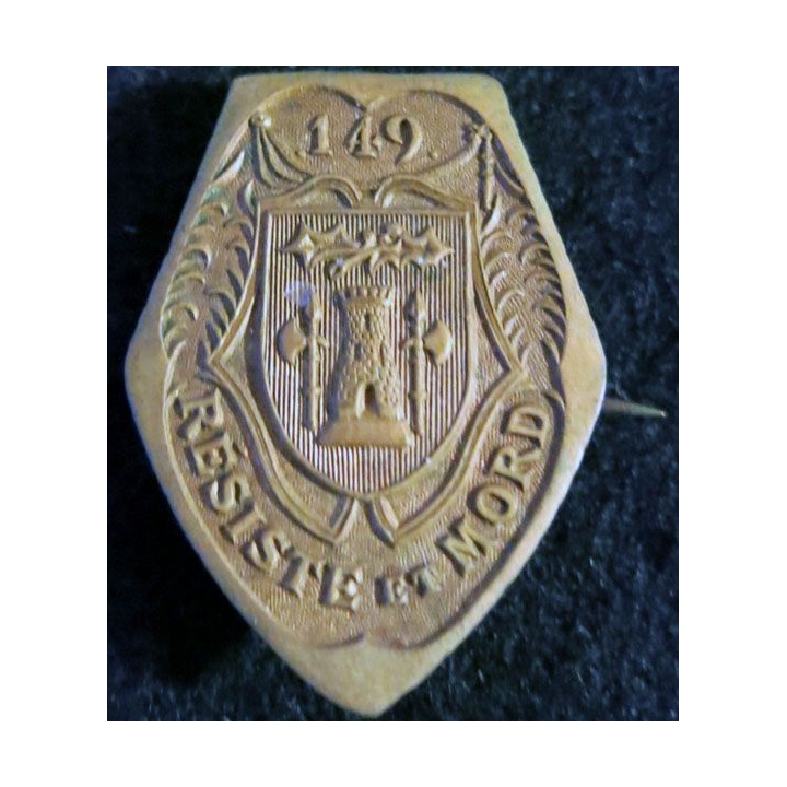 149° RI : insigne métallique du 149° régiment d'infanterie de fabrication non spécifiée en métal doré