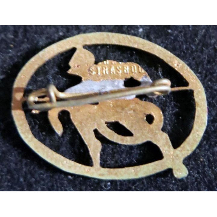 152° RI : Insigne métallique du 152° régiment d'infanterie de fabrication Isler Strasbourg ajouré en émail