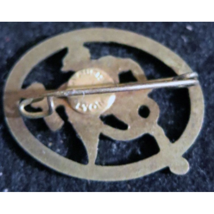 152° RI : Insigne métallique du 152° régiment d'infanterie de fabrication Augis Lyon ajouré peint