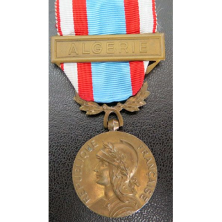 FRANCE : médaille commémorative d'Afrique du Nord en Algérie