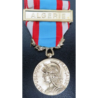 médaille opérations de sécurité et de maintien de l'ordre en Algérie