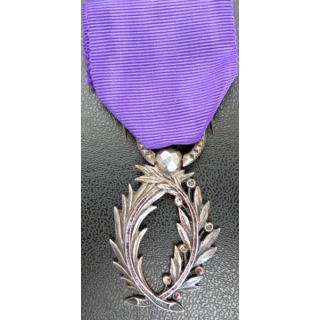 médaille de chevalier de l'Ordre des Palmes Académiques en argent