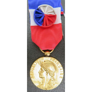 FRANCE : médaille Officier du mérite agricole 1883en métal doré