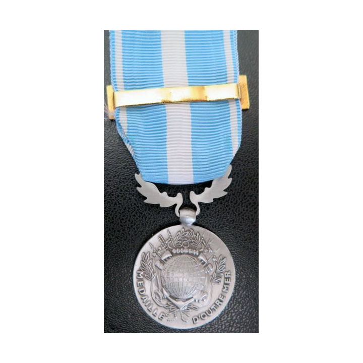 FRANCE : médaille d'outre mer agrafe " Tchad " en métal argenté