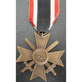 ALLEMAGNE croix du mérite de guerre avec glaives poinçon "7" REICH