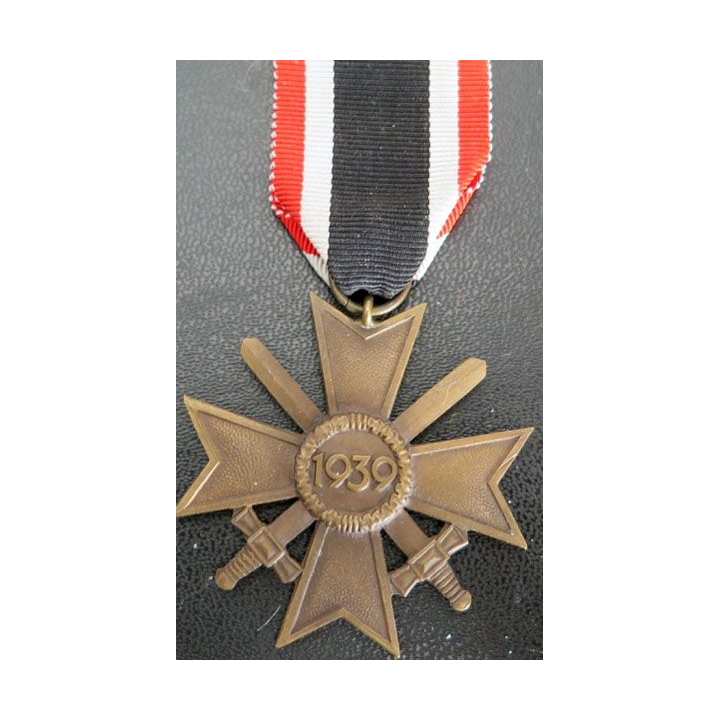 ALLEMAGNE croix du mérite de guerre avec glaives poinçon "7" REICH