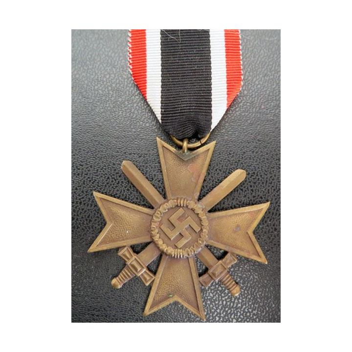ALLEMAGNE croix du mérite de guerre avec glaives poinçon "7" REICH