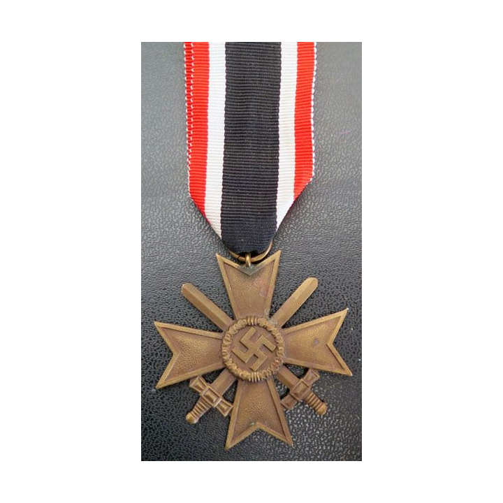 ALLEMAGNE croix du mérite de guerre avec glaives poinçon "7" REICH