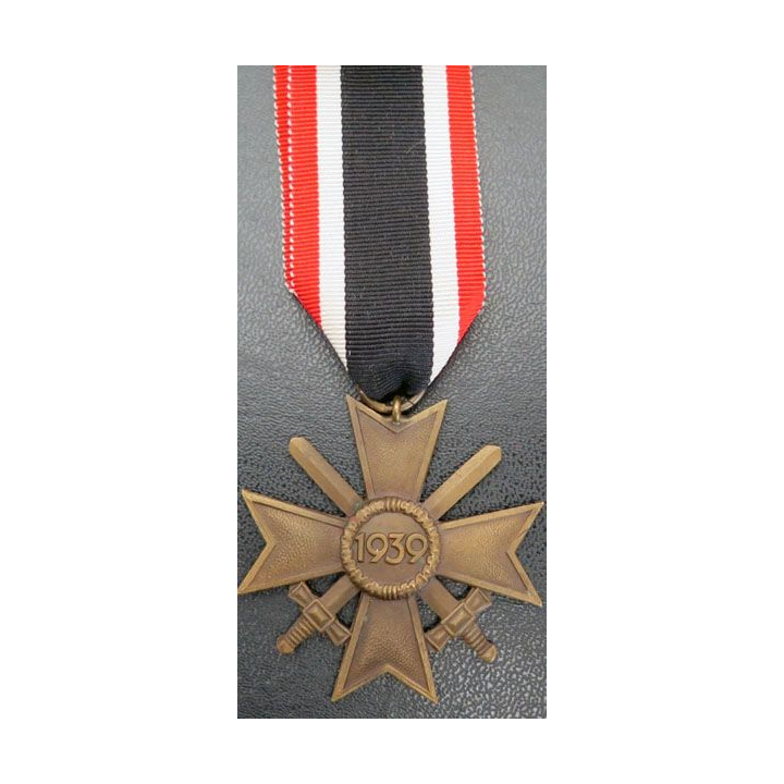 ALLEMAGNE croix du mérite de guerre avec glaives poinçon "7" REICH