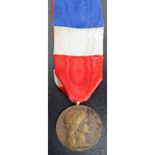 médaille du travail Ministère de la Guerre  J. Relle en 1933 en bronze