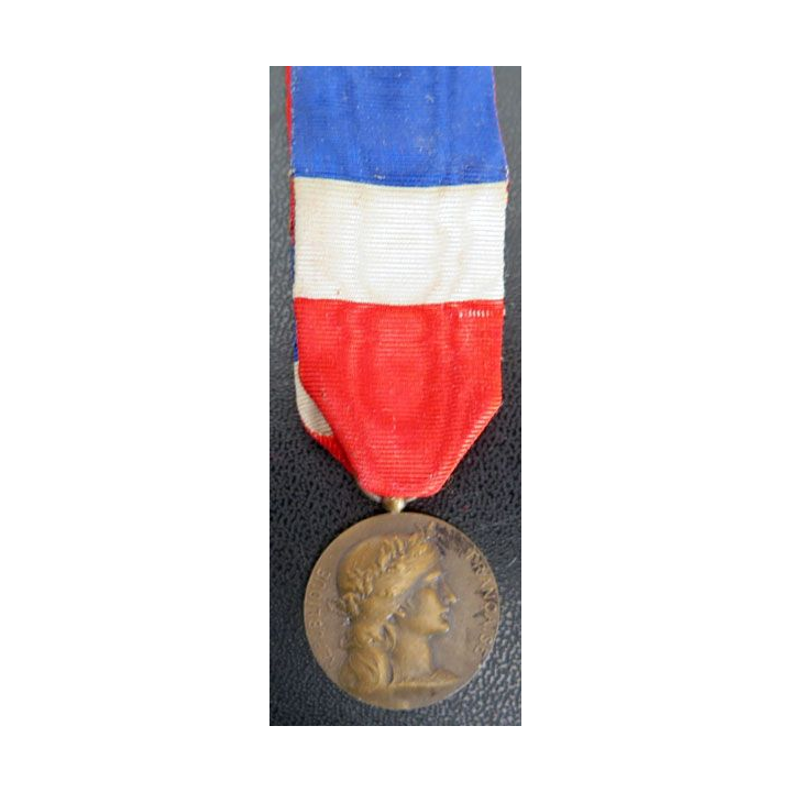 médaille du travail Ministère de la Guerre  J. Relle en 1933 en bronze