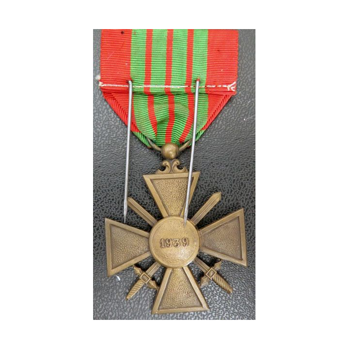 FRANCE : Croix de guerre 1939 avec un ruban citation étoile en bronze