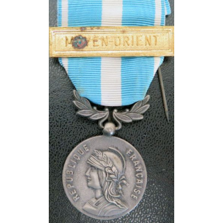 médaille d'outre mer agrafe " Moyen Orient " en métal argenté