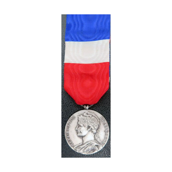 médaille Ministère du travail et de la sécurité sociale 1962 en argent