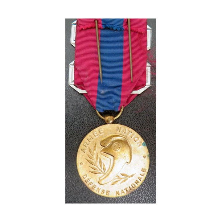 médaille de la défense nationale barrettes "Armée Blindée et F.F.A "