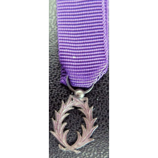 FRANCE : médaille miniature de l'Ordre des palmes académiques argent