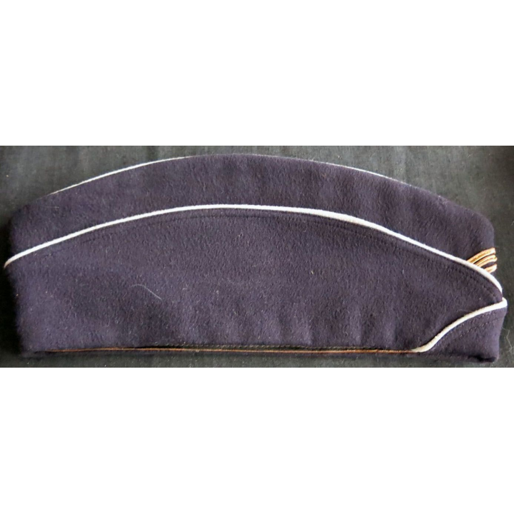 CALOT : calot de capitaine de l'Intendance  Modèle 1957 en feutre de taille 60 bon état