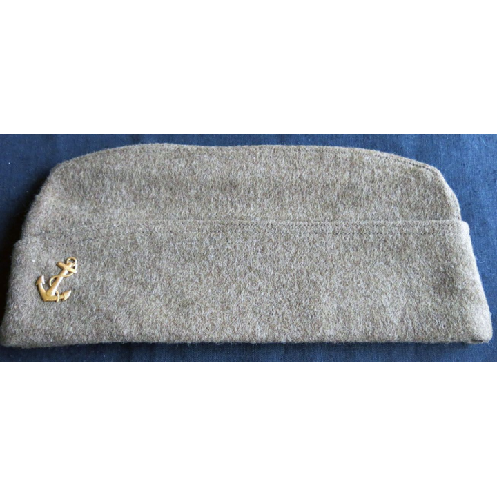 CALOT : calot de l'infanterie coloniale Modèle 1946 feutre kaki de taille 56 avec ancre neuf
