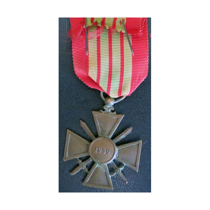 FRANCE : Croix de guerre 1939 avec un ruban 3 citations étoiles