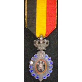 BELGIQUE : MÉDAILLE DU TRAVAIL 2°CLASSE ÉCLAT EMAIL