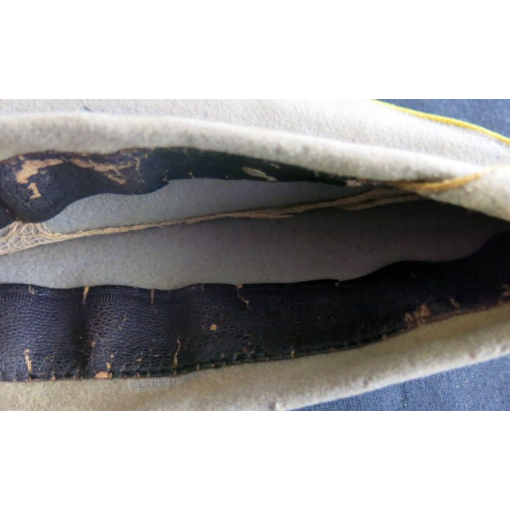 CALOT : calot du 12° régiment chasseurs d'Afrique 2° DB Modèle 1946 de taille 57 usagé