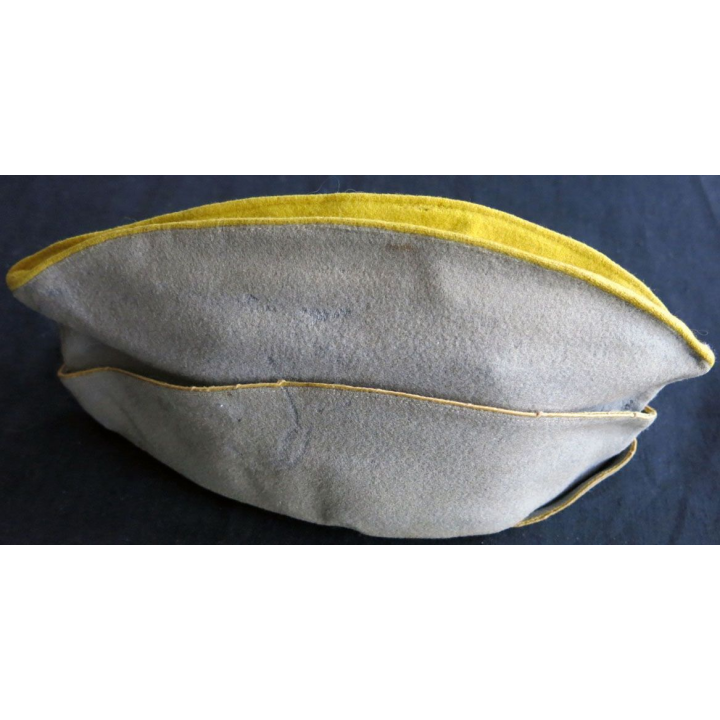 CALOT : calot du 12° régiment chasseurs d'Afrique 2° DB Modèle 1946 de taille 57 usagé