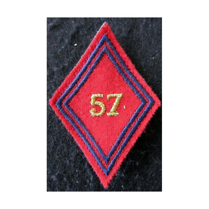 LOSANGE DE BRAS MODÈLE 45 :  57° régiment d'artillerie cadre sur scratch