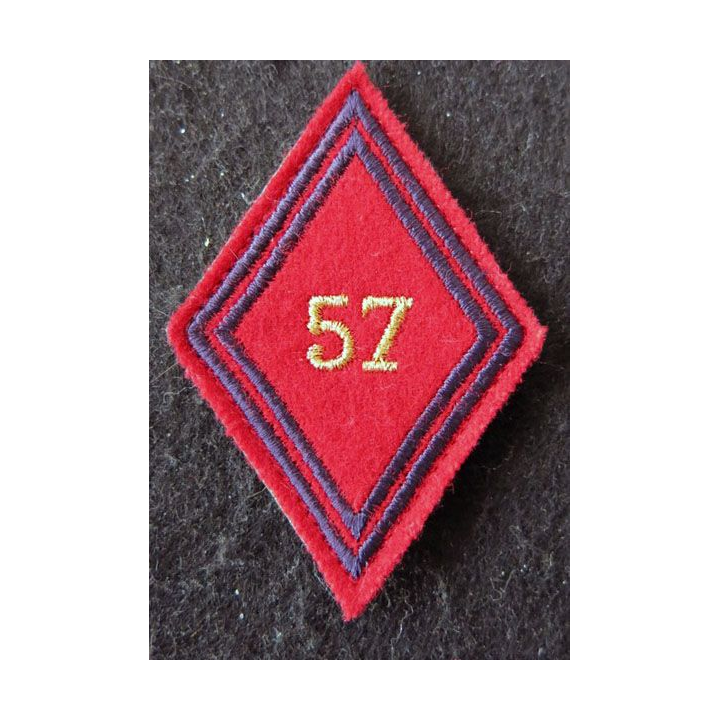 LOSANGE DE BRAS MODÈLE 45 :  57° régiment d'artillerie cadre sur scratch