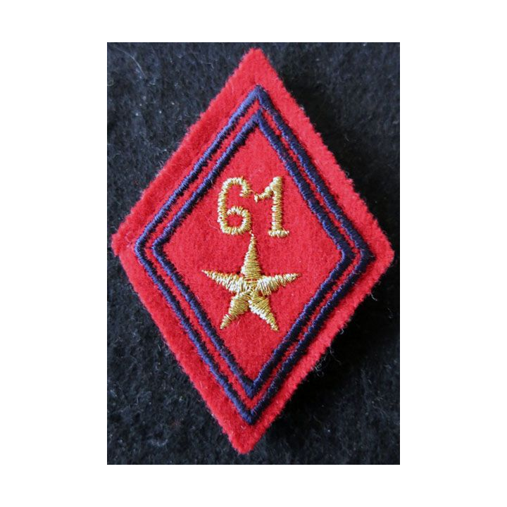 LOSANGE DE BRAS MODÈLE 45 :  61° régiment d'artillerie cadre avec crochets