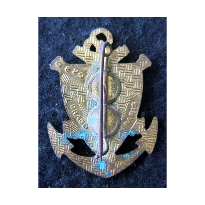 11° RAMA :  Insigne métallique du 11° régiment d'artillerie de marine de fabrication Drago G. 820 en émail