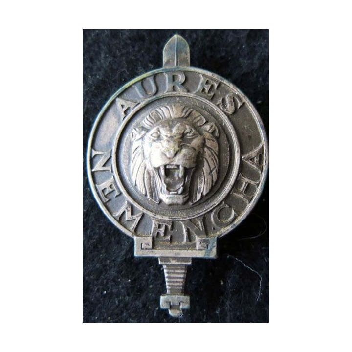 AURES NEMENCHA : insigne béret des troupes d'Aurès Némencha de fabrication Drago G.1337