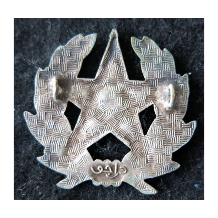 MAROC : Insigne de béret de la gendarmerie royale marocaine de fabrication non lisible (arabe)