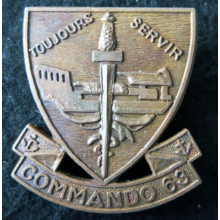 COMMANDO 63 : Insigne de béret du Commando 63 matriculé N° 037