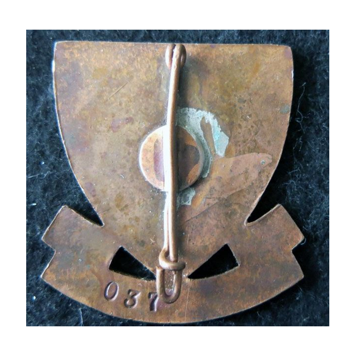 COMMANDO 63 : Insigne de béret du Commando 63 matriculé N° 037