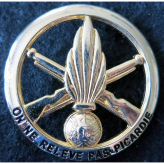 1° RI : insigne béret 1° régiment infanterie "on ne relève pas Picardie" LR Paris