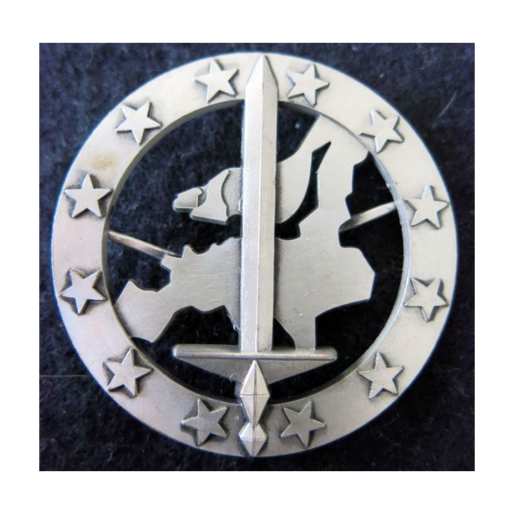 CORPS EUROPÉEN : Insigne de béret du Corps Européen de fabrication AB Paris