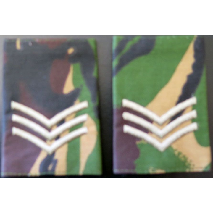 fourreau camouflé de sergent de l'armée anglaise (vendu par paire) neuf