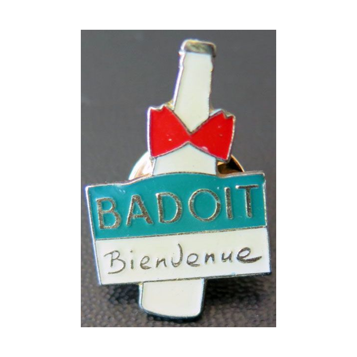 Pin's bouteille de Badoit bienvenue