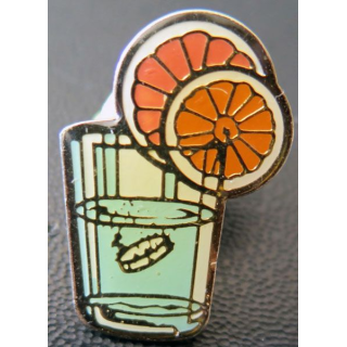 Pin's bouteille de Badoit bienvenue