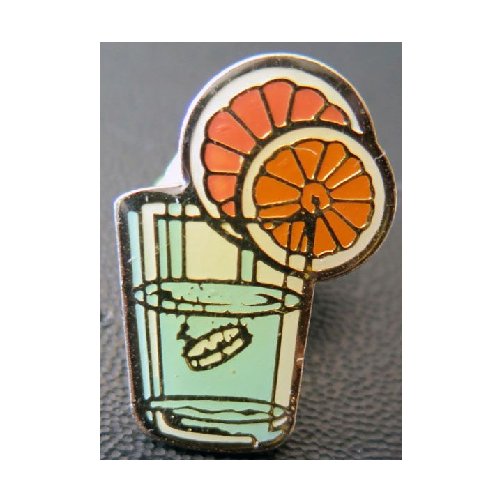 Pin's bouteille de Badoit bienvenue