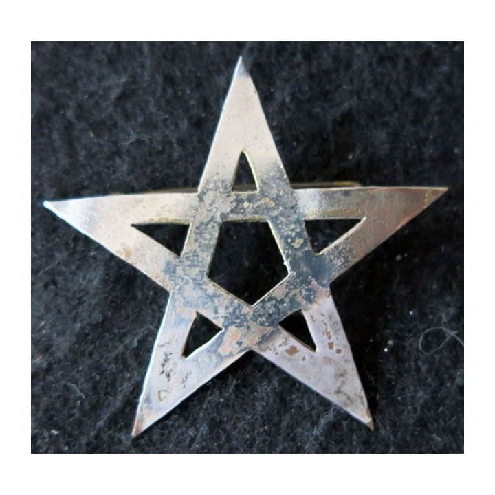 MUONG : insigne de béret du bataillon Muong en chrome de fabrication locale