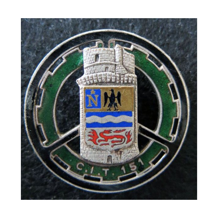 151° CIT : Insigne métallique du 151° centre instruction du train de fabrication Drago Paris G. 2228 en émail